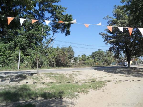 Venta de terreno abordo de carretera ixtapa