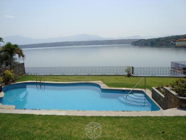 Residencia 5 estrellas a pie de lago en Teques FS5