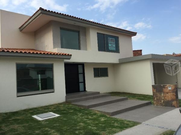 Excelente casa en Loma de Valle Escondido