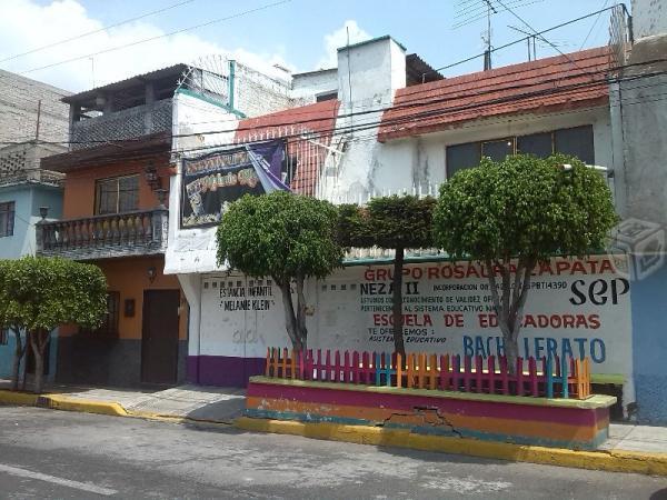 Bonita Casa De Estancia Infantil Primer Cuadro