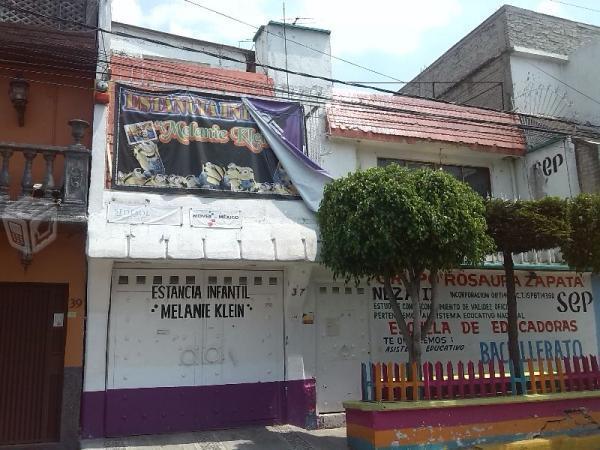 Bonita Casa De Estancia Infantil Primer Cuadro