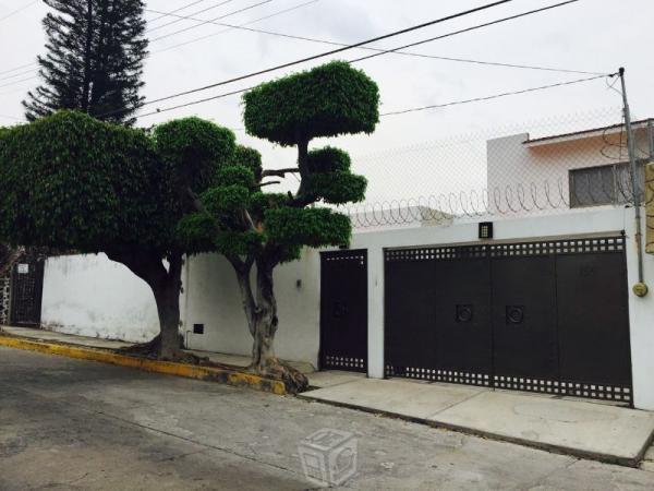 Casa Moderna con finos detalles ubicadisima