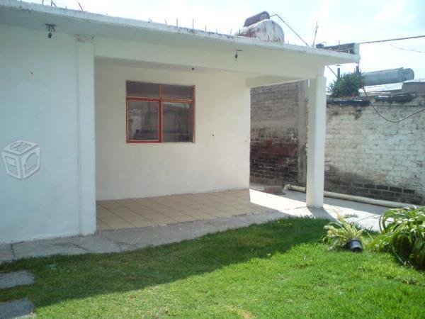 Casa sola amplia con doble patio bien ubicada