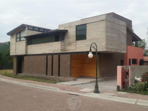 Renta amplia casa nueva en Huertas del Carmen
