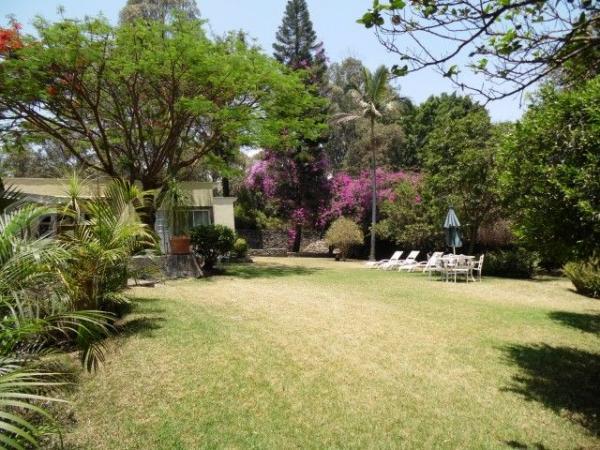 Casa de un nivel con amplio jardín