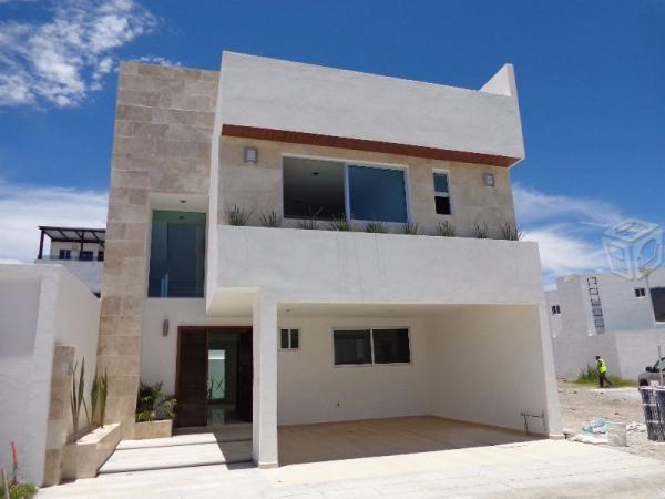 Hermosa casa en Lomas De Angelopolis