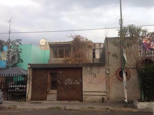 Amplia casa en zona comercial en venta