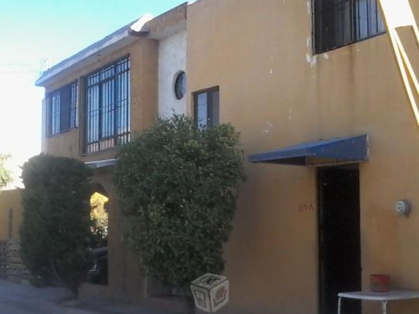 Casa en venta con locales comerciales