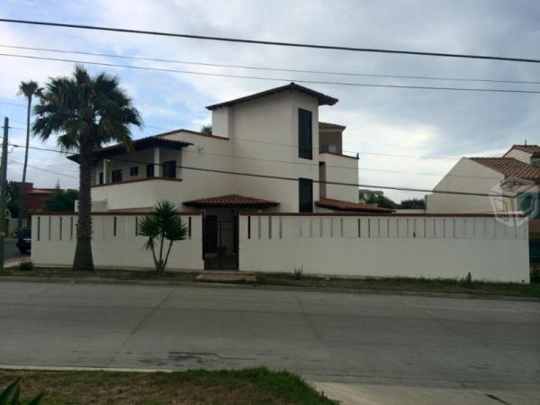 Casa en playas en esquina a una cuadra de la playa