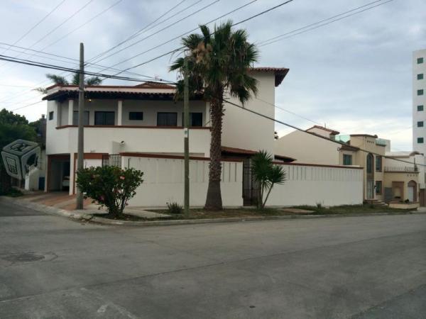 Casa en playas en esquina a una cuadra de la playa