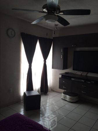 Casa en excelentes condiciones en privada