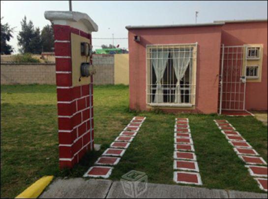 Casa en esquina con gran jardin adicional