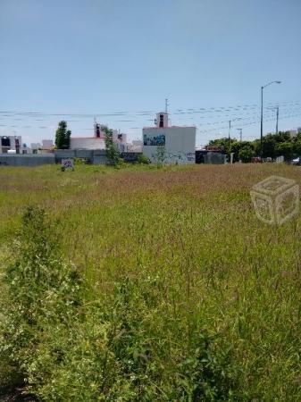 Terreno comercial y de servicios