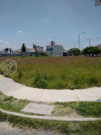 Terreno comercial y de servicios