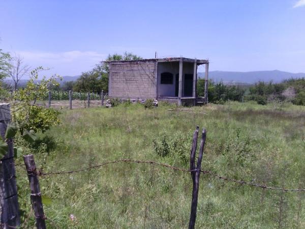 Terreno con construcción cerca de Iguala