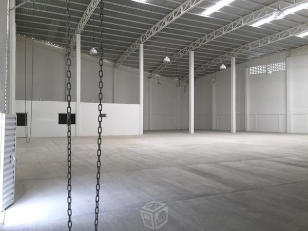 Se RENTA bodega de 1390 m2