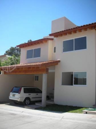 ,  Linda Casa en Condominio