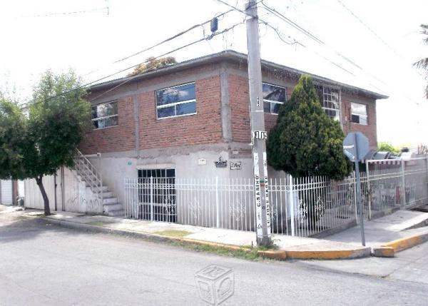 Casa en esquina en col granjas con departamento