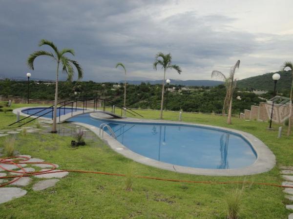 Preciosa casa con alberca y seguridad