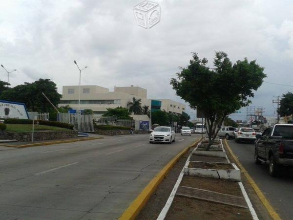 Diaz miron frente ala universidad cristobal colon