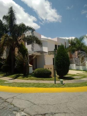 Renta Casa en Jardin Real Amplia