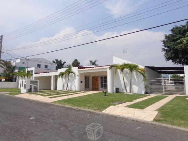 Lomas de Cocoyoc.Hermosa casa estilo minimalista