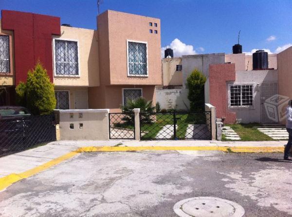 Excelente casa en privada con excedente de terreno