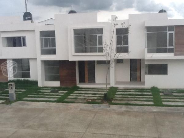 Excelente Residencia en zona urbana 3 rec.EN PRIV