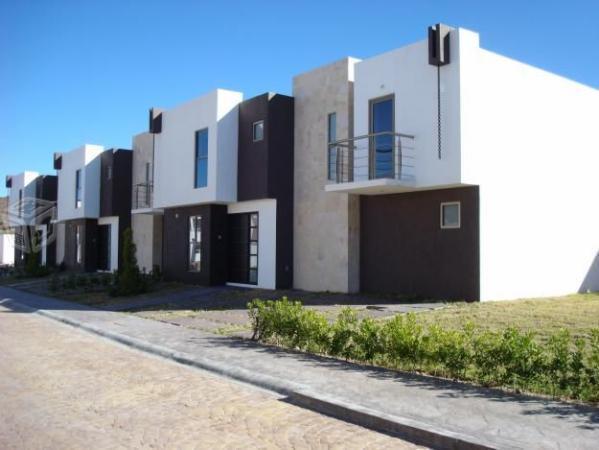 ATRACTIVA casa 210 m2 de TERRENO