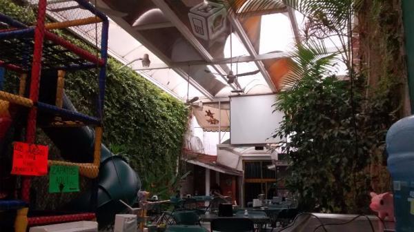 Salon con uso de suelo mixto sobre av principal