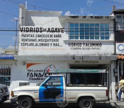 Venta de casa con local comercial, El Garambullo