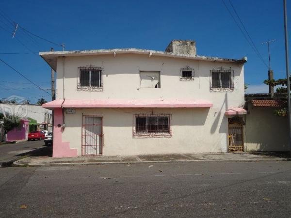 Casa por parque Los Pinos