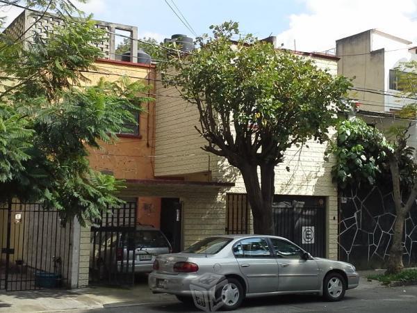 Excelente y amplia casa con departamento 3 niveles