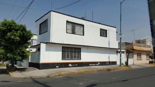 Se vende bonita y amplia casa buena ubicación