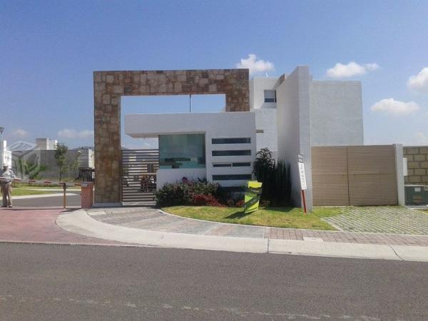 Casa con bodega en SAN ISIDRO
