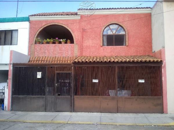 Centrica y muy amplia casa en fracc. modelo