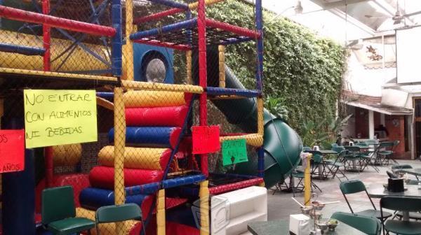 Salon con uso de suelo mixto