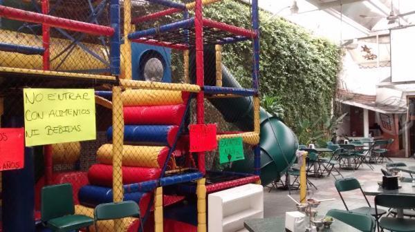 Salon con uso de suelo mixto sobre av principal