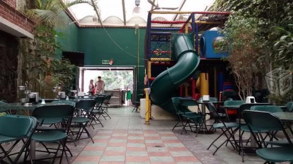 Salon con uso de suelo mixto sobre av principal