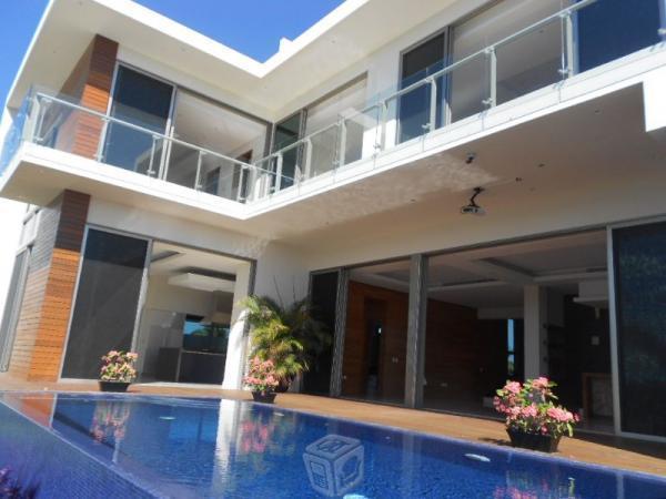 Residencia alberca,muelle y solárium Puerto Cancun