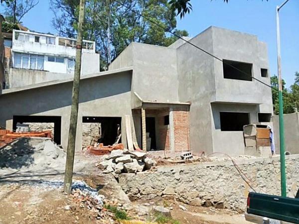 Casa nueva en construcción en Vista del Valle