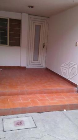 Bonita casa, tres recámaras, cochera dos autos