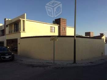 Casa en renta con terreno excedente Paseo de Cumbr