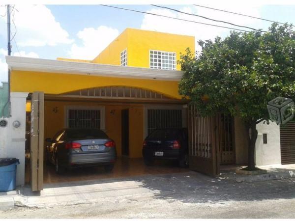 Residencia en calle cerrada por plaza dorada