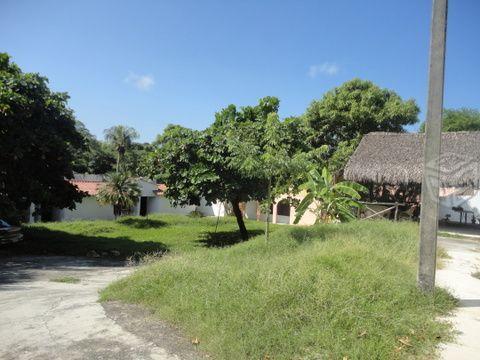 Terreno con bungalows en Puerto Marques