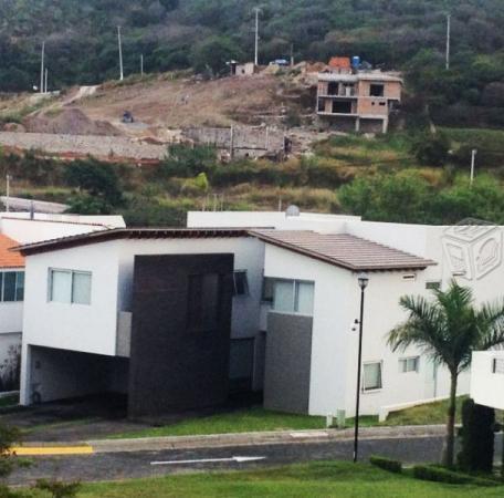 Minimalista residencia en coto, dentro de Cañadas