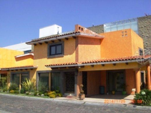 Excelente casa en fracc. Rinconada de San Adolfo