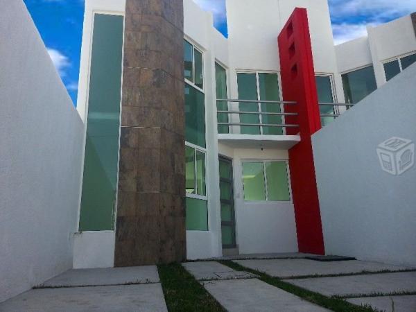 Casa en Lomas de Ahuatlan con alberca propia