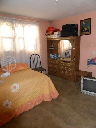 Casa de 3 recamaras y cuenta con un departamento