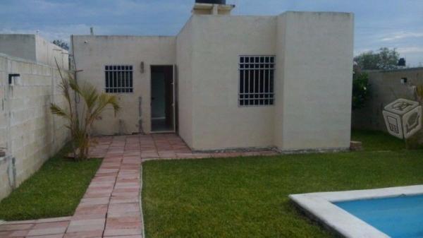 Se renta casa con alberca en caucel